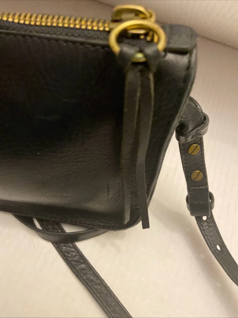 MADEWELL The Simple Crossbody Bag in True Black. - Picture 10 of 14